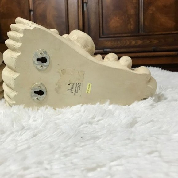 Set of 2 Romanesque Tapestry Resin Corbels - Picture 11 of 12